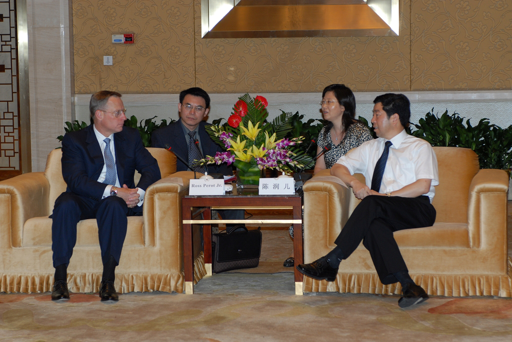 领导与外宾会见