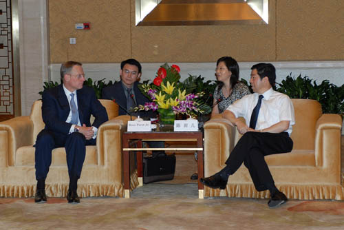 长沙市委书记陈润儿接见美国著名IT企业配罗系统公司罗斯.配罗先生