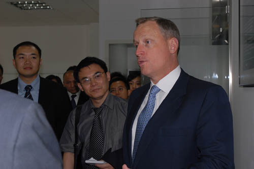 湖南省副省长陈肇雄先生宴请美国著名IT企业配罗系统公司董事会主席罗斯.配罗先生