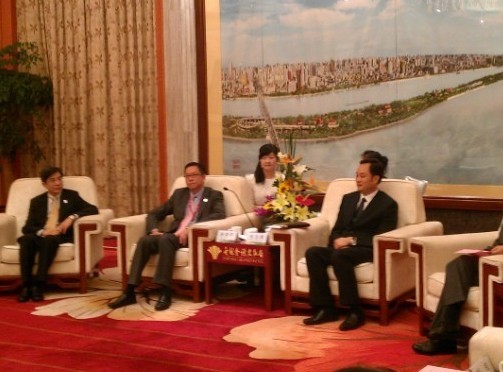 世纪金源两型办工委书记张文雄宴会陪同口译